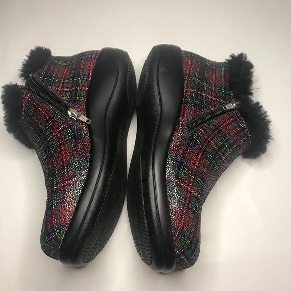 Alegria Women's Water Resistant Faux Fur Ankle Boots size 5.5 (36) - Picture 5 of 10